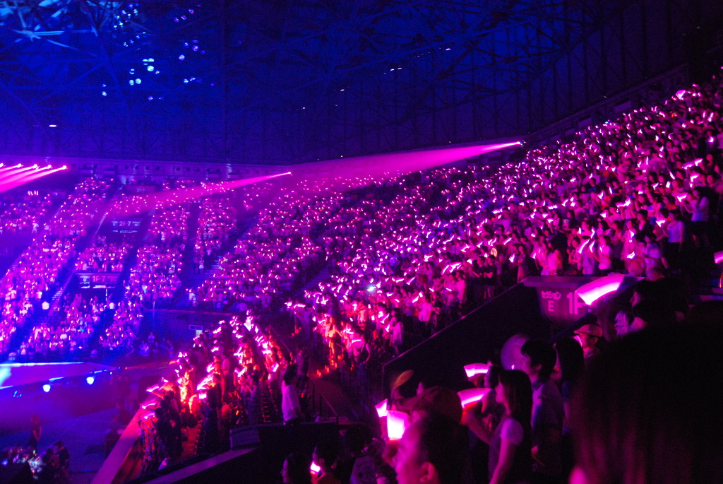Girls’ Generation fans filling an arena with pink lights in 2010